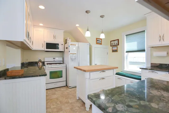 $2,950 | 7 Lyons Street, Hampton, NH 03842