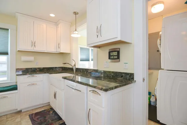 $2,950 | 7 Lyons Street, Hampton, NH 03842