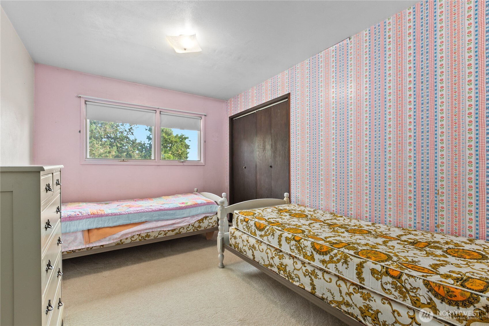 9112 Axling Road Lynden, WA 98264 - Photo 11 of 38 a bedroom with a bed and a window