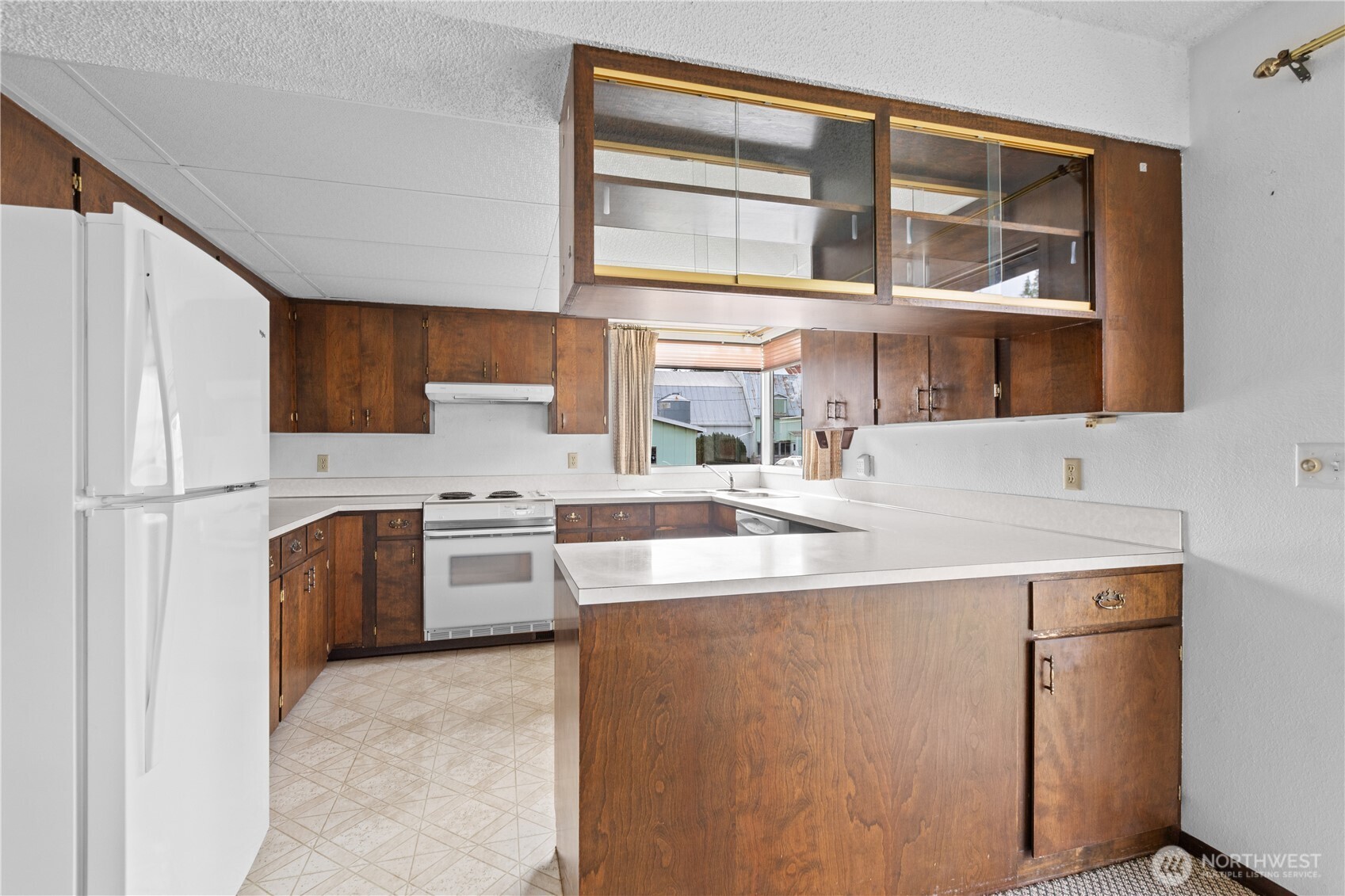 9112 Axling Road Lynden, WA 98264 - Photo 5 of 38 a kitchen with stainless steel appliances granite countertop a sink stove and cabinets