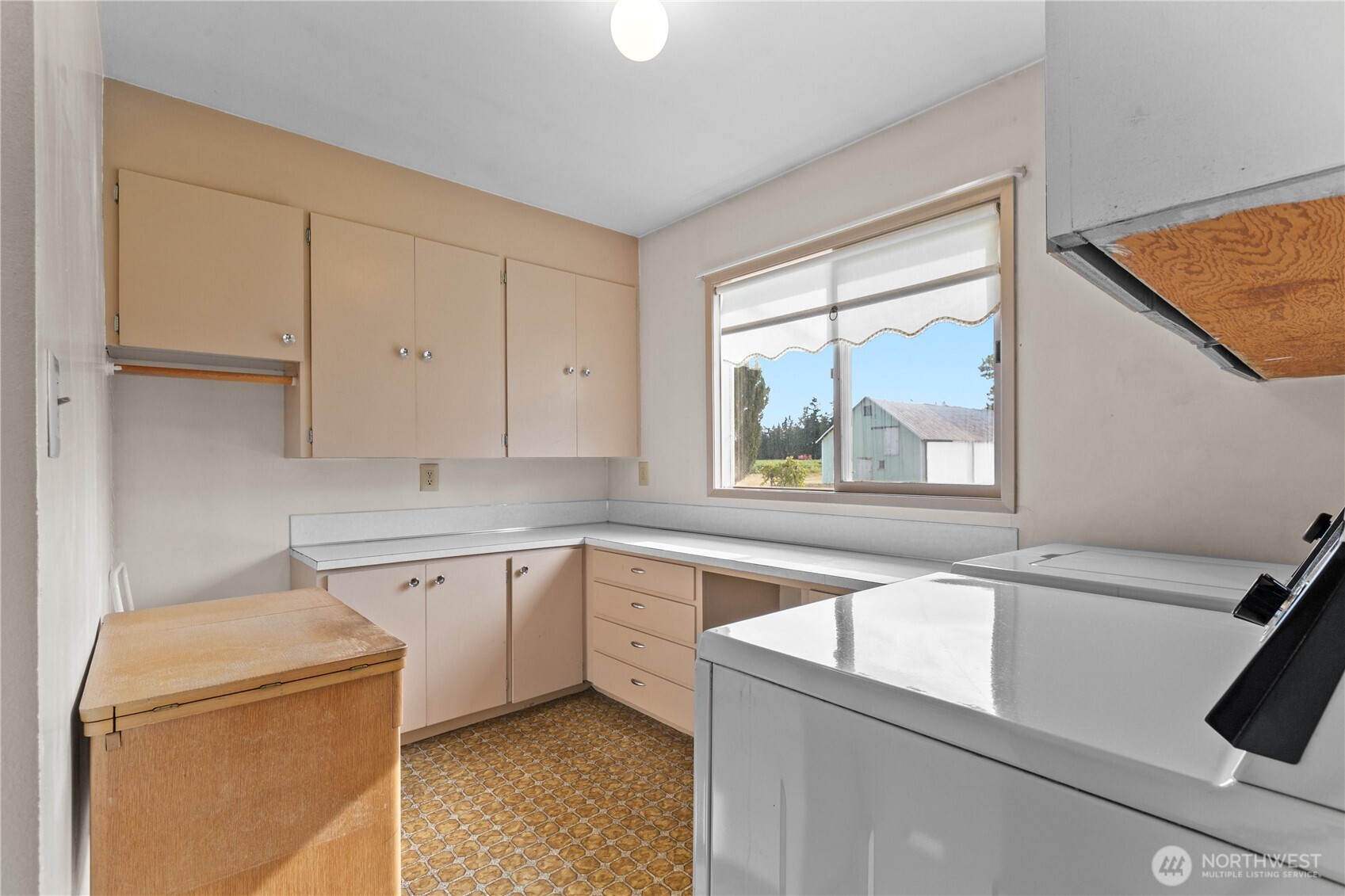 9112 Axling Road Lynden, WA 98264 - Photo 10 of 38 a view of a kitchen with sink and dishwasher