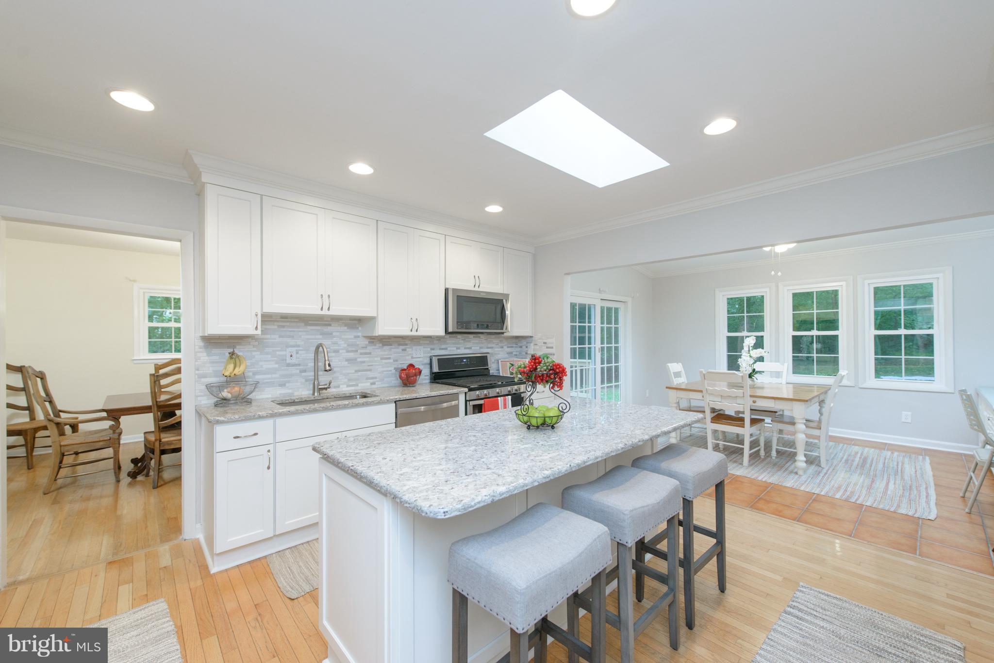 100 Chautaugua Road Arnold, MD 21012 - Photo 11 of 30 Kitchen Breakfast Bar