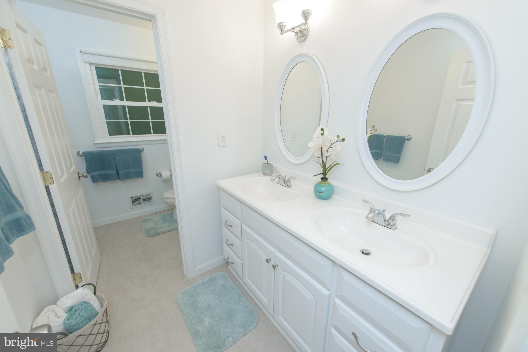 100 Chautaugua Road Arnold, MD 21012 - Photo 24 of 30 Hall Bath with Dual Vanity