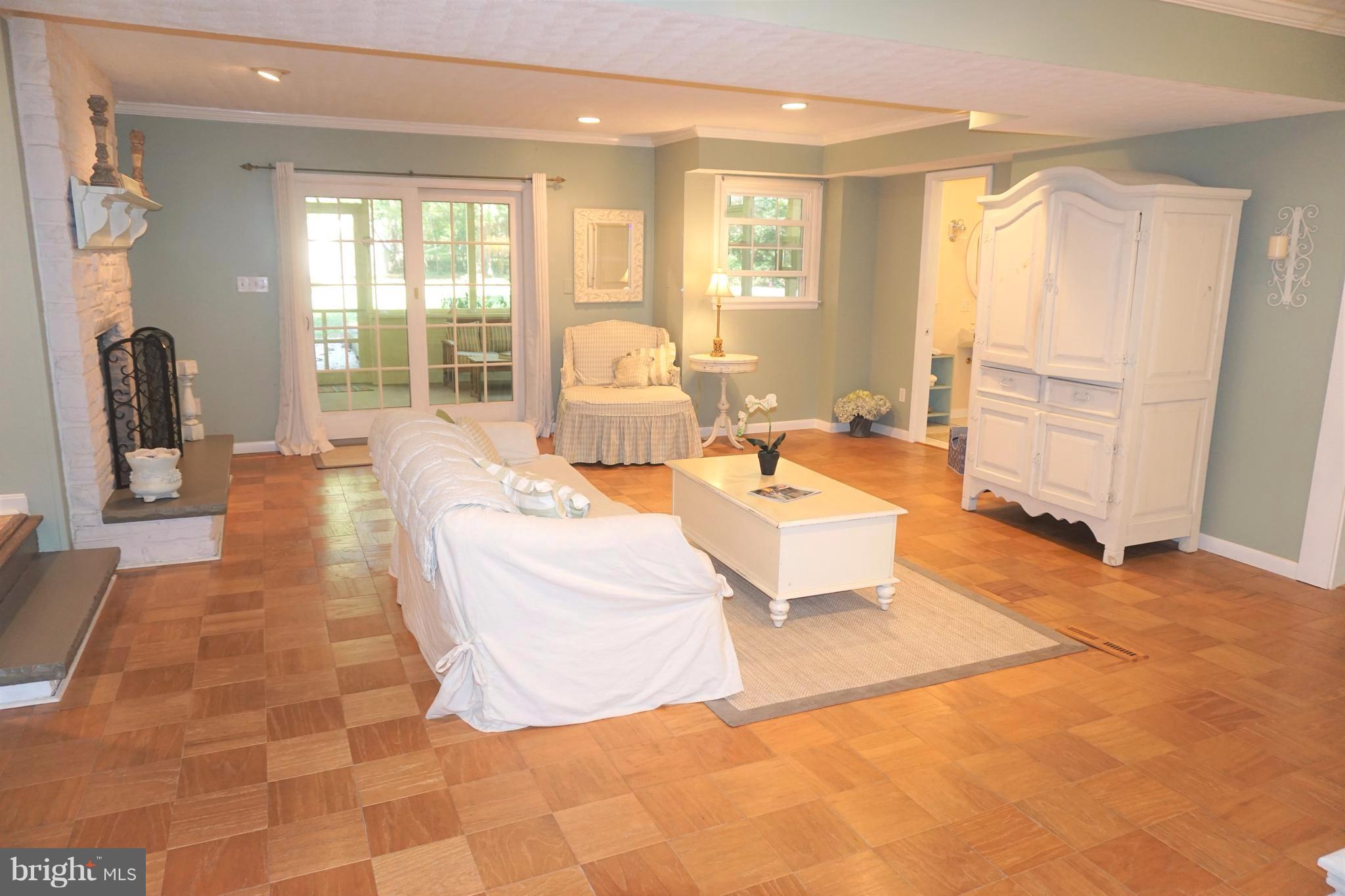 100 Chautaugua Road Arnold, MD 21012 - Photo 4 of 30 Spacious Family Room