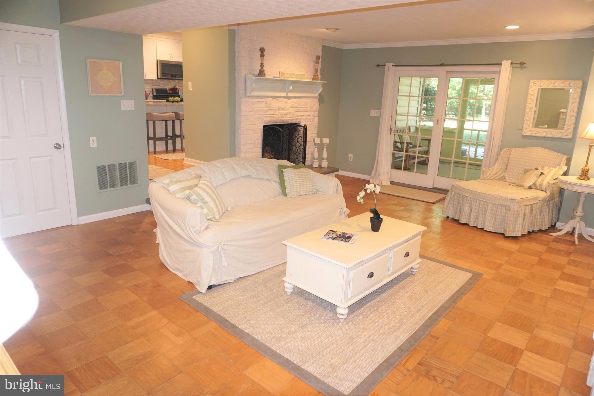 100 Chautaugua Road Arnold, MD 21012 - Photo 5 of 30 Family Room off Kitchen
