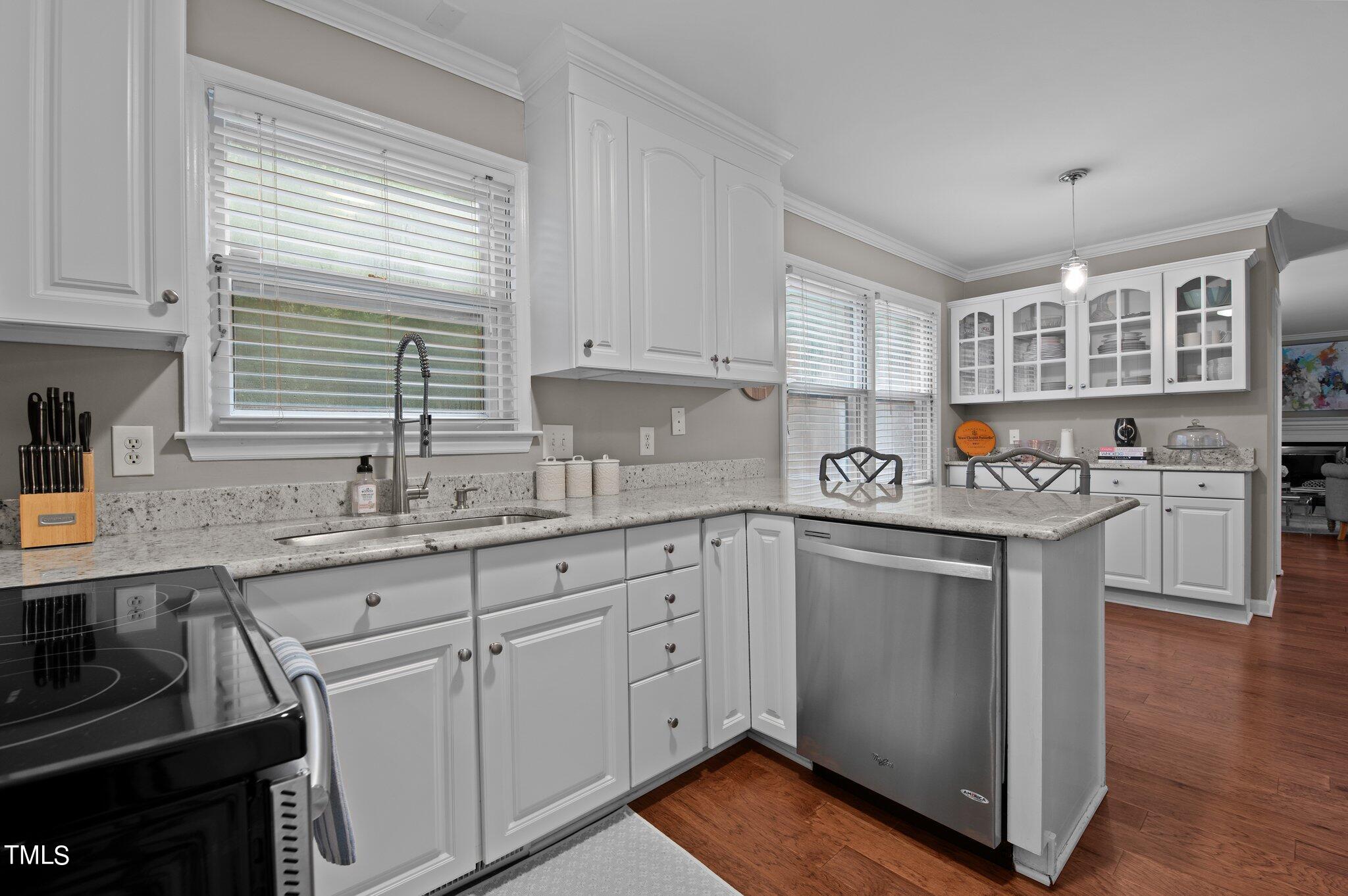 801 Purdue Street Raleigh, NC 27609 - Photo 14 of 40 67-web-or-mls-DSC_3496