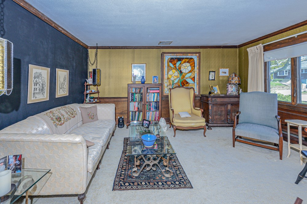 303 Middle Road Portsmouth, RI 02871 - Photo 5 of 32