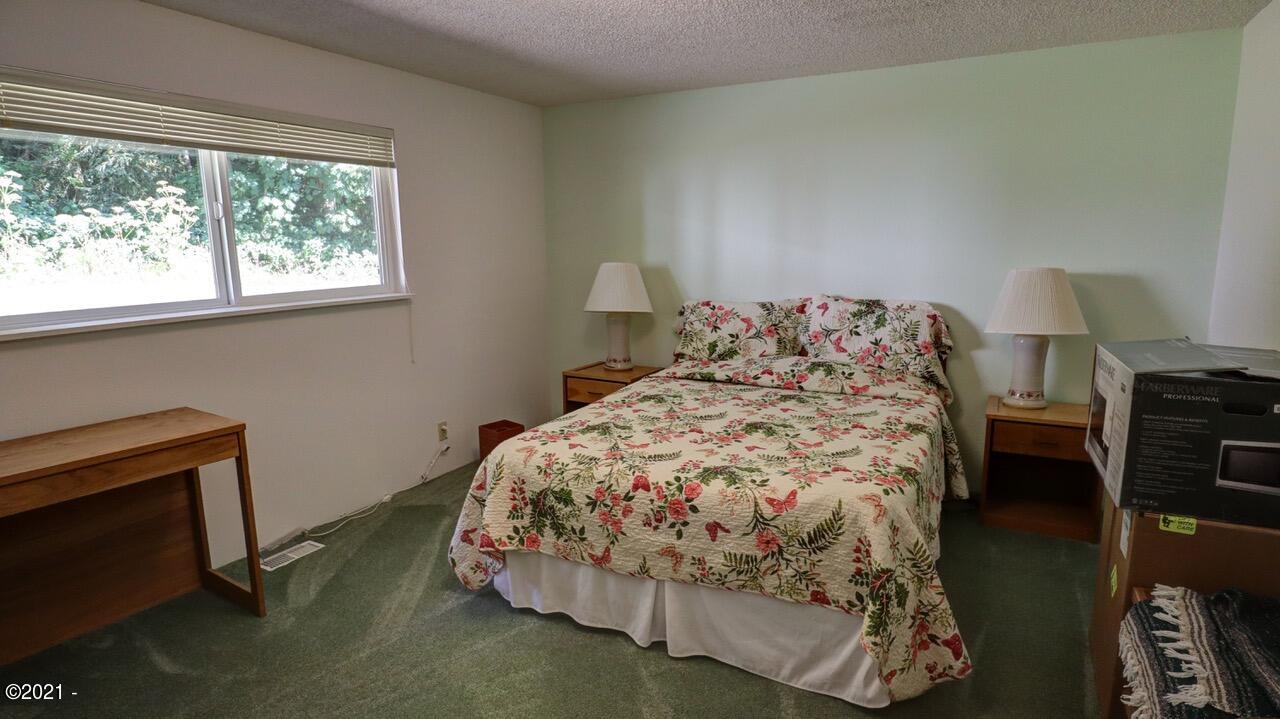 648 Olalla Road Toledo, OR 97391 - Photo 14 of 43 2nd Bedroom