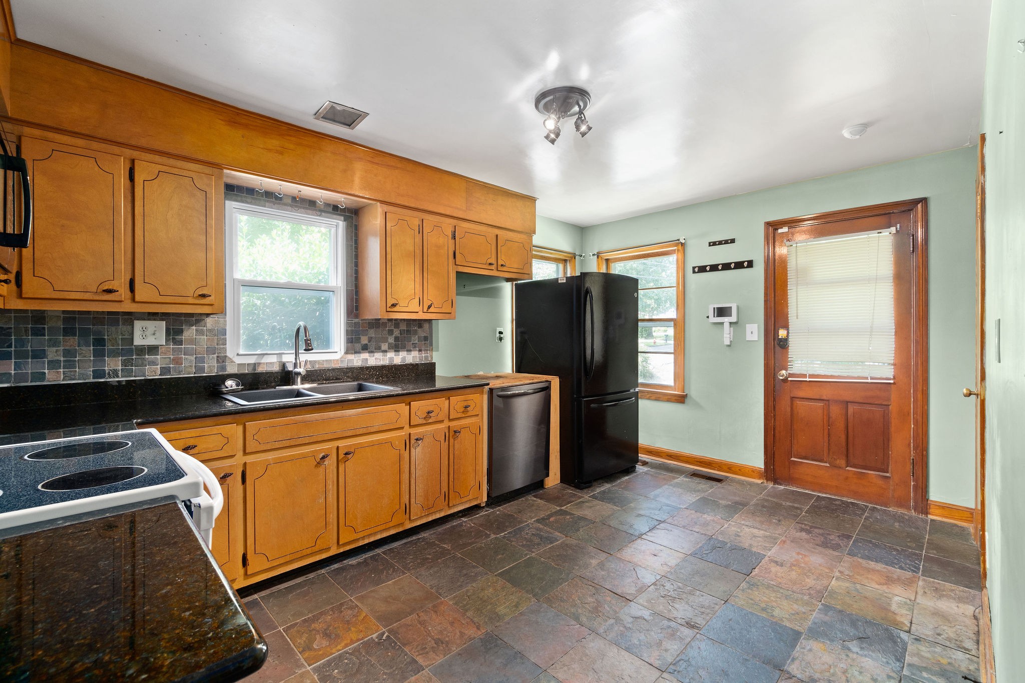 425 High Point Road Clarksville, TN 37042 - Photo 5 of 30 Gallery Image 5