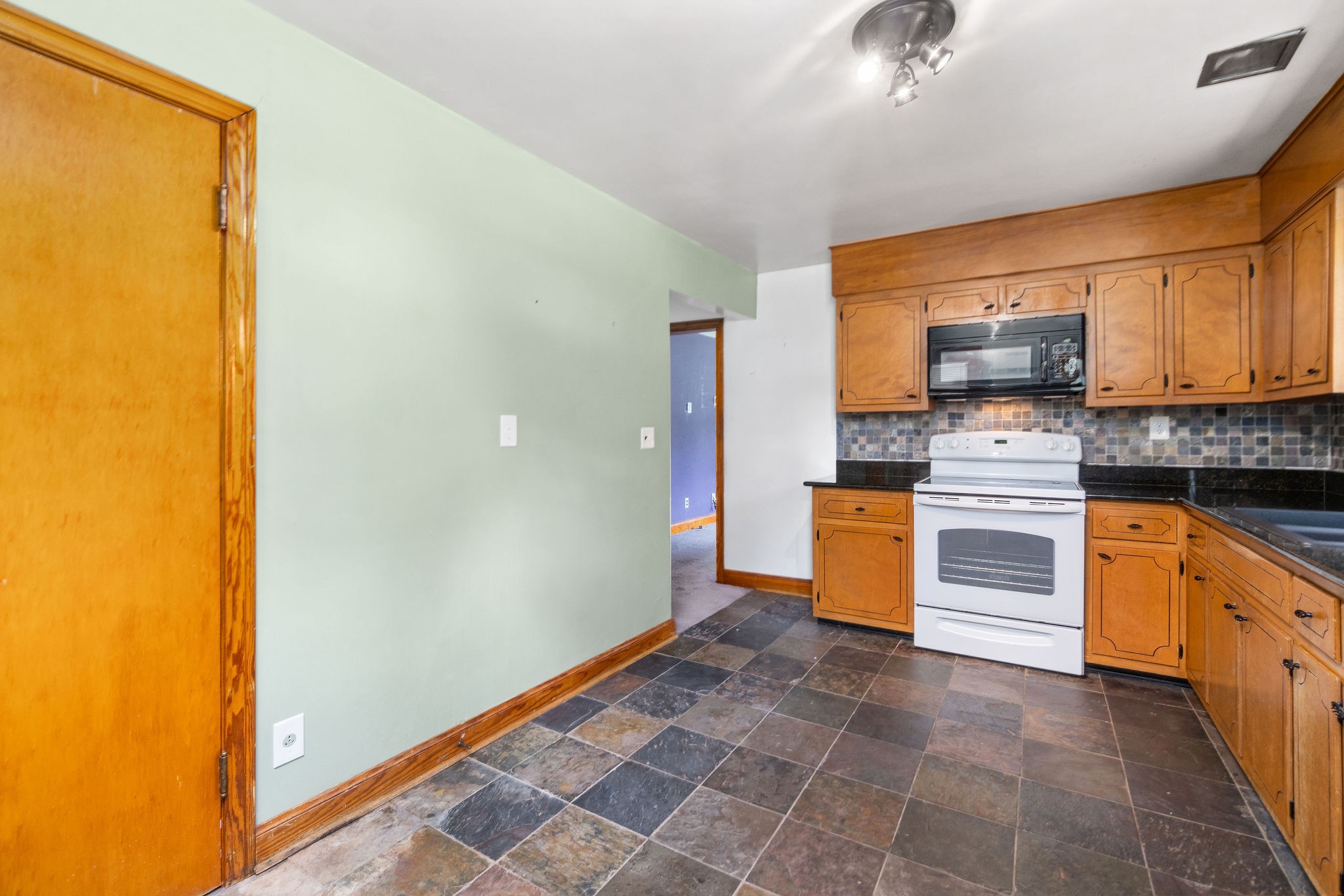 425 High Point Road Clarksville, TN 37042 - Photo 7 of 30 Gallery Image 7