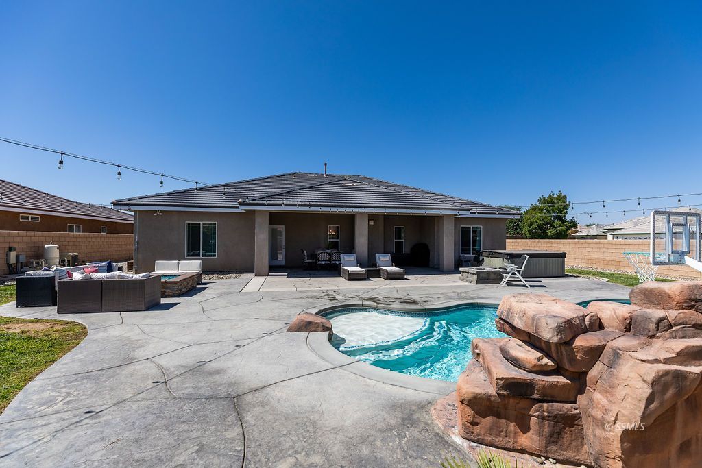 1030 Arroyo Street Ridgecrest, CA 93555 - Photo 34 of 49 a view of a house with swimming pool and sitting area