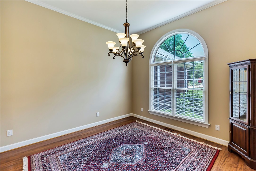 407 Arbor Way Seneca, SC 29672 - Photo 18 of 42 Spacious Dining room with niche!