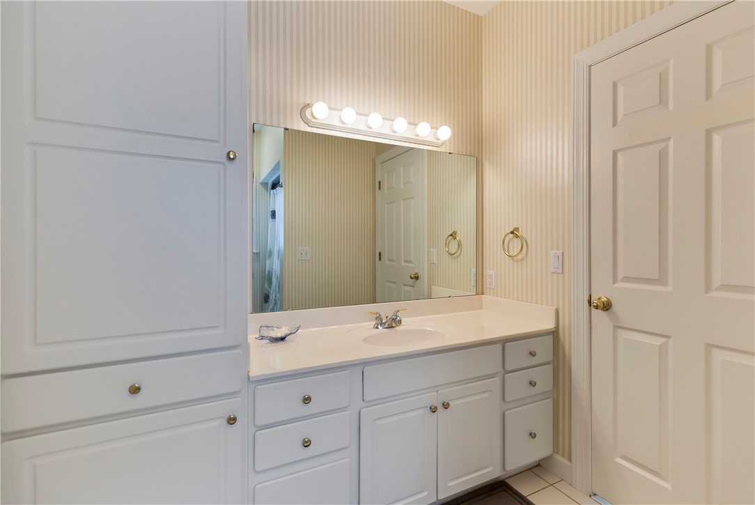 407 Arbor Way Seneca, SC 29672 - Photo 24 of 42 Second Bath
