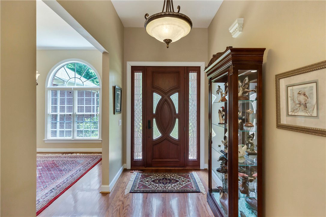 407 Arbor Way Seneca, SC 29672 - Photo 8 of 42 9 and 10 foot ceilings throughout!