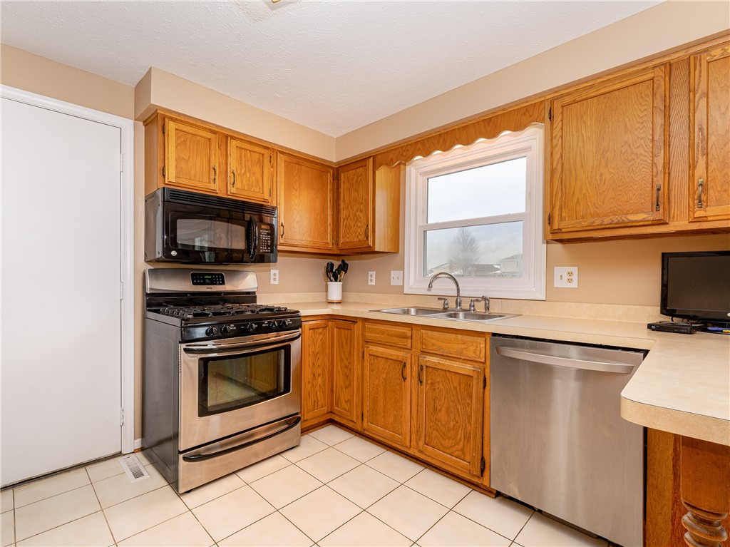 70 Groveview Circle Greece, NY 14612 - Photo 12 of 42