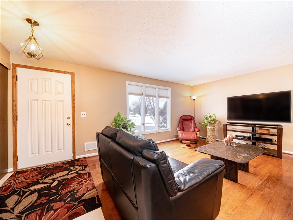 70 Groveview Circle Greece, NY 14612 - Photo 6 of 42