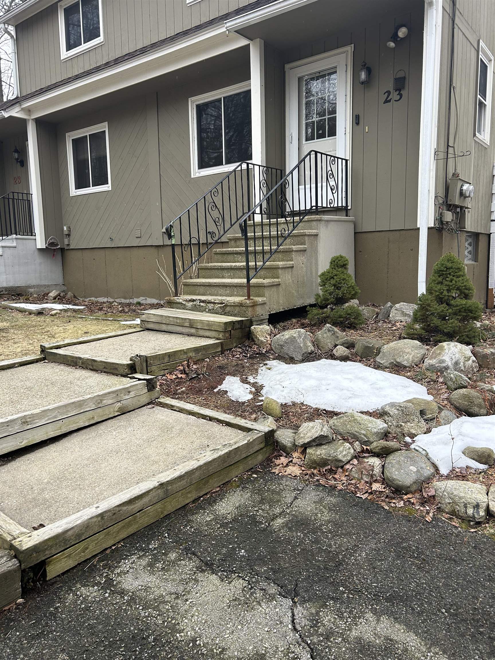 23 R Pingree Hill Road Derry, NH 03038 - Photo 2 of 26