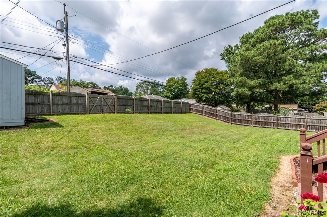 9117 Mapleview Avenue Henrico, VA 23294 - Photo 18 of 21 a view of a swimming pool