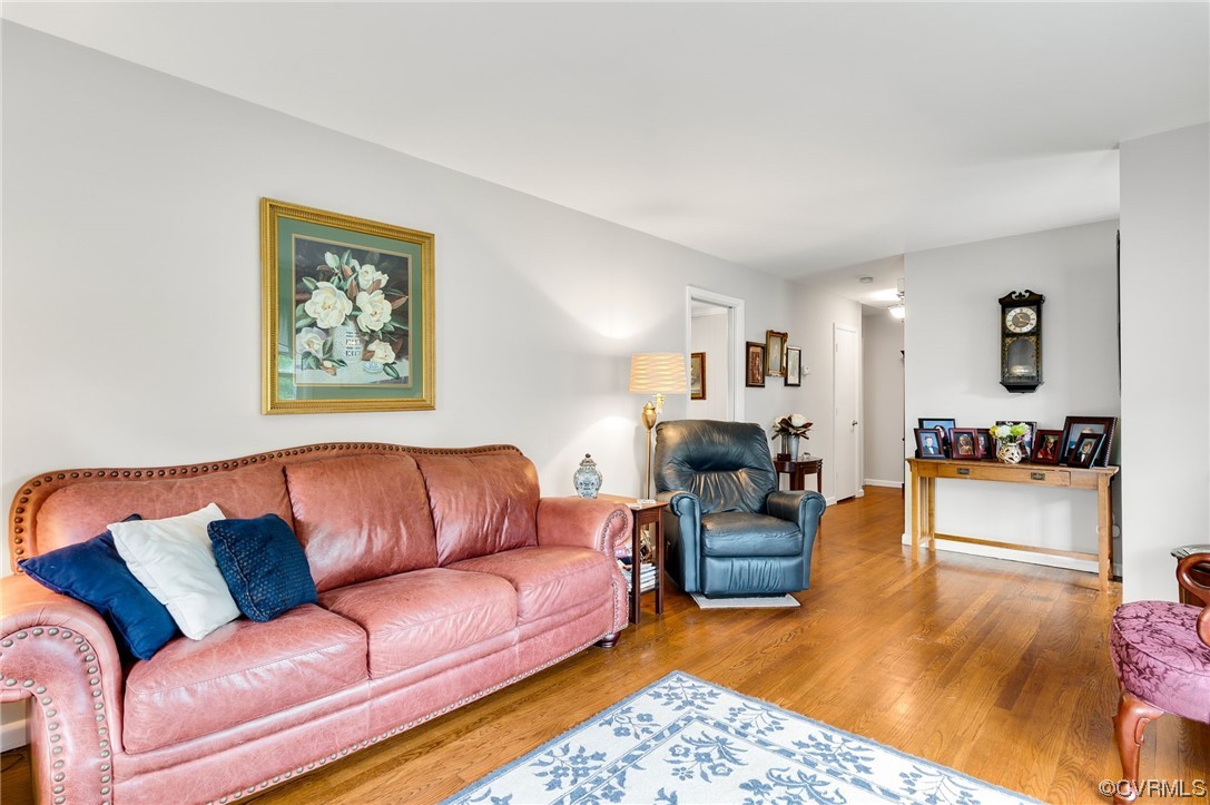 9117 Mapleview Avenue Henrico, VA 23294 - Photo 7 of 21 a living room with furniture