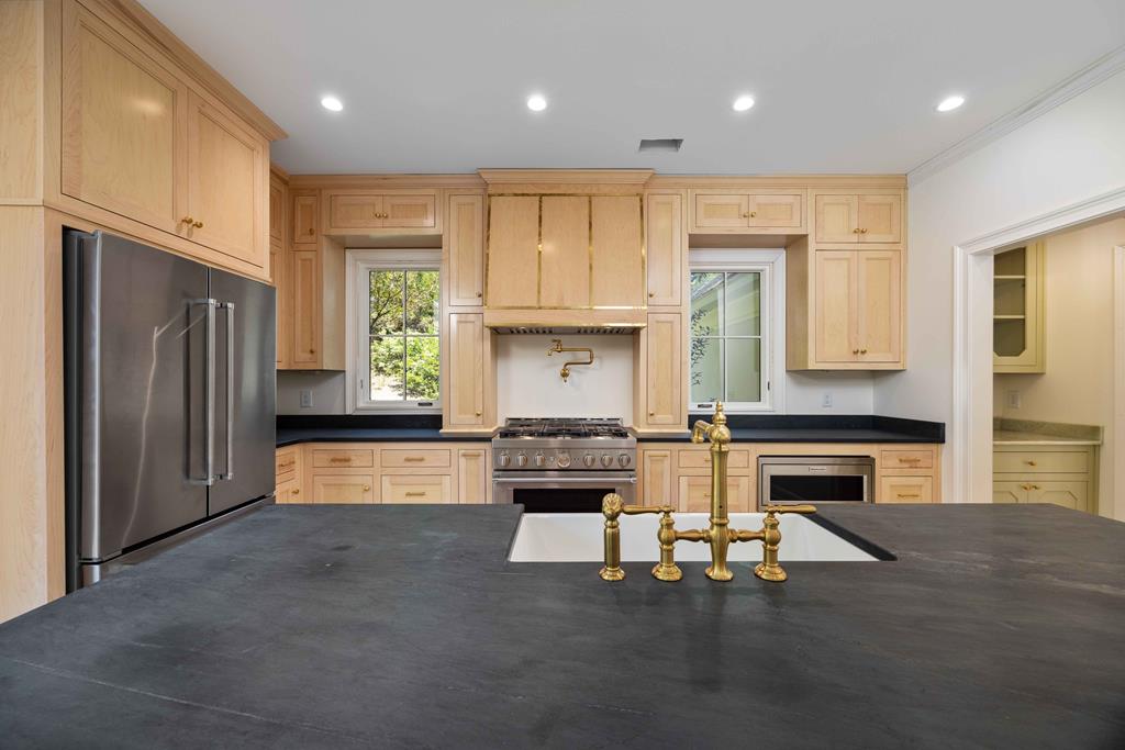 6921 Wethersfield Road Columbus, GA 31904 - Photo 24 of 62 Kitchen