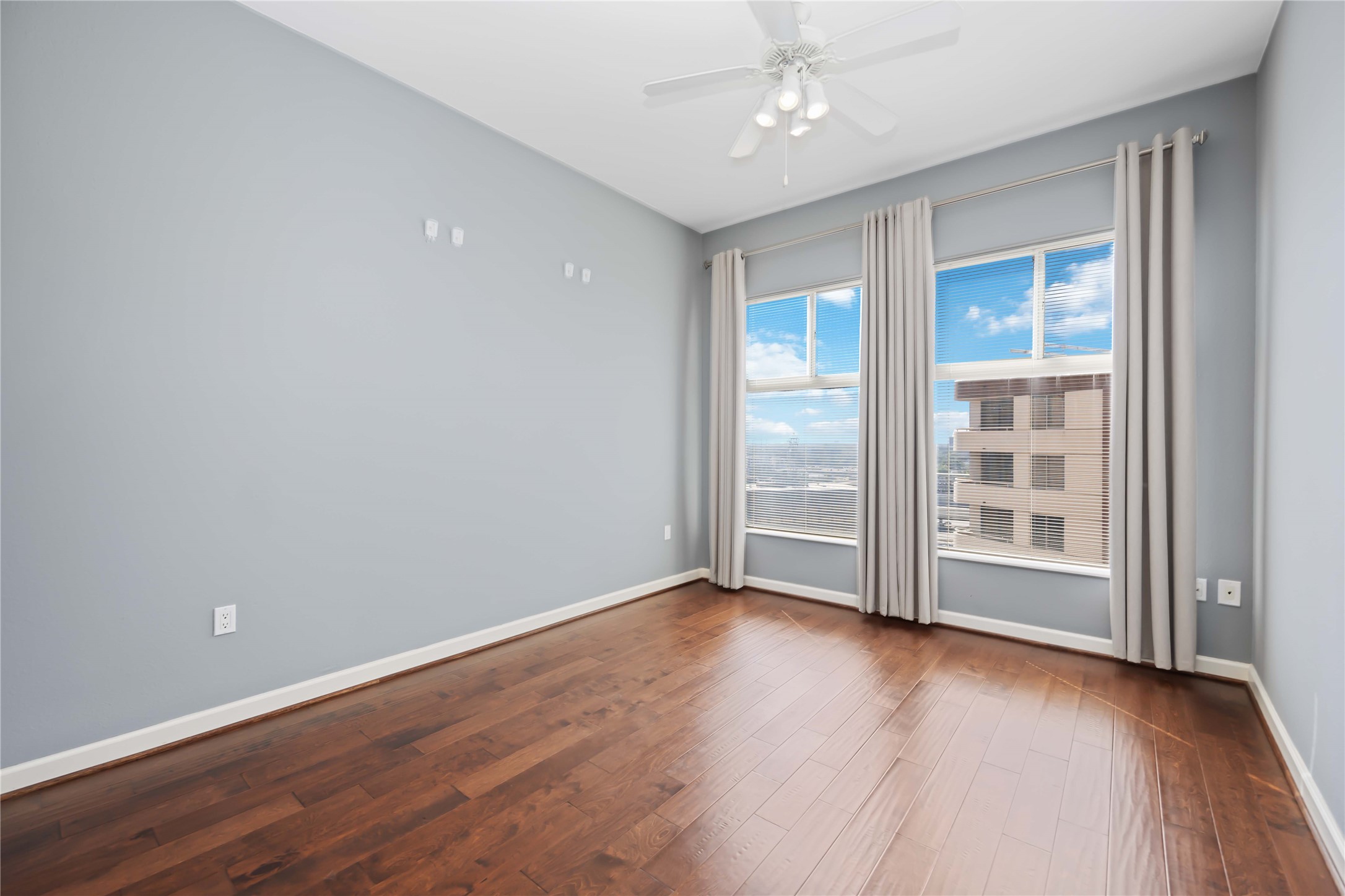 3505 Sage Road, Unit 1508 Houston, TX 77056 - Photo 7 of 23 The peaceful Suite serves as a comfortable retreat, offering generous dimensions, vinyl plank flooring, a ceiling fan, and large windows that fill the space with light.