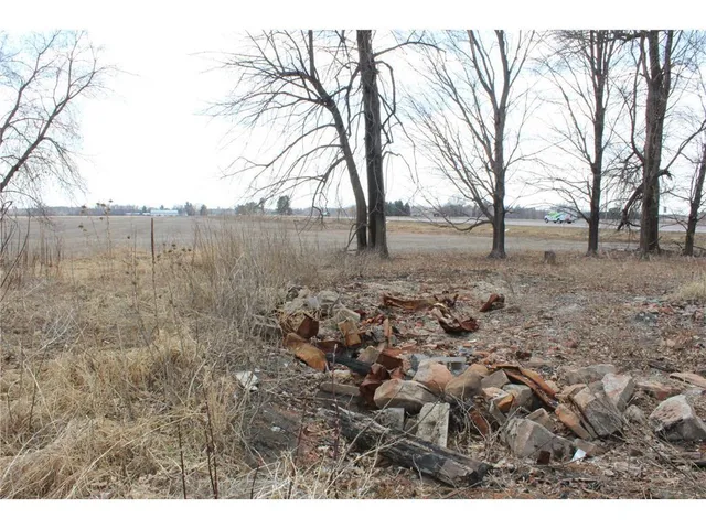 $300,000 | 40525 Highway 65, Braham, MN 55006