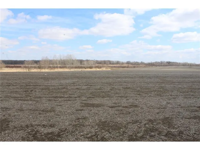 $300,000 | 40525 Highway 65, Braham, MN 55006