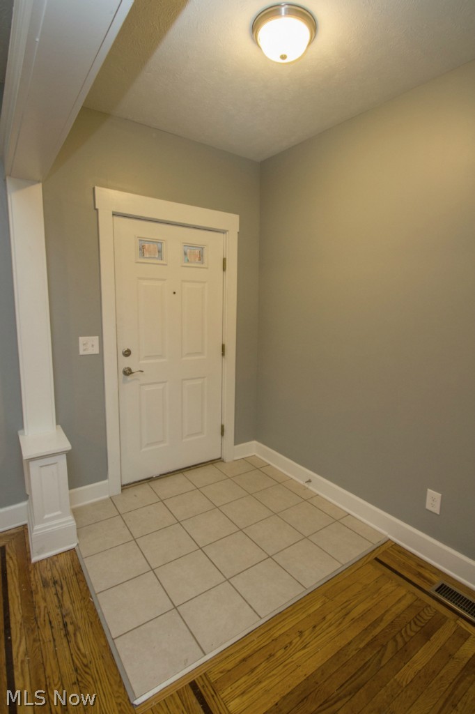 1346 Ansel Road Cleveland, OH 44106 - Photo 3 of 25 Gallery Image 3