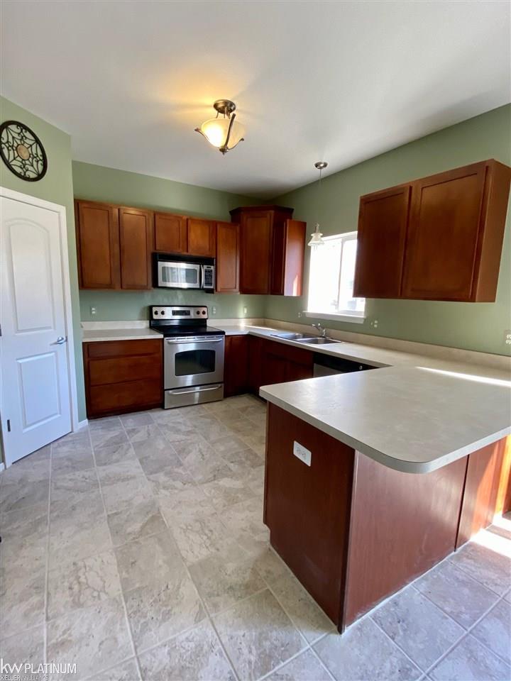 2761 Eastern Rochester, MI 48307 - Photo 7 of 36 Kitchen