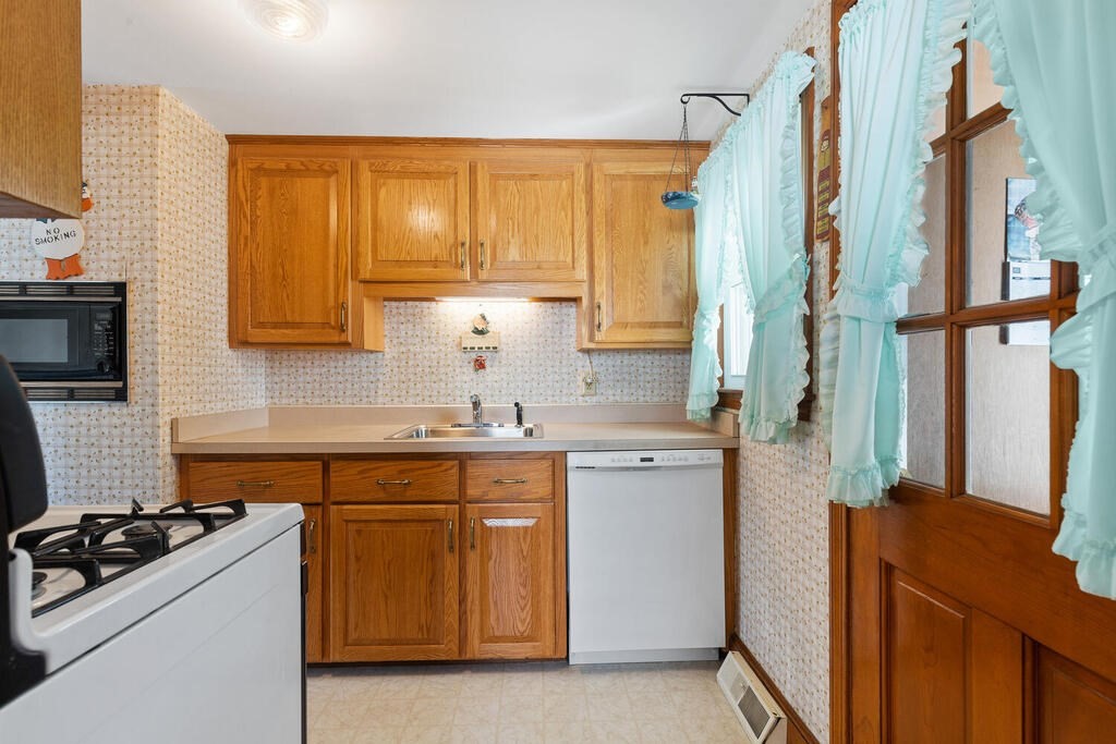 54 Crestview Road Waltham, MA 02451 - Photo 13 of 30 Gallery Image 13