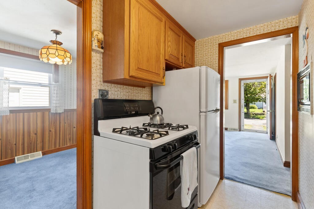 54 Crestview Road Waltham, MA 02451 - Photo 14 of 30 Gallery Image 14