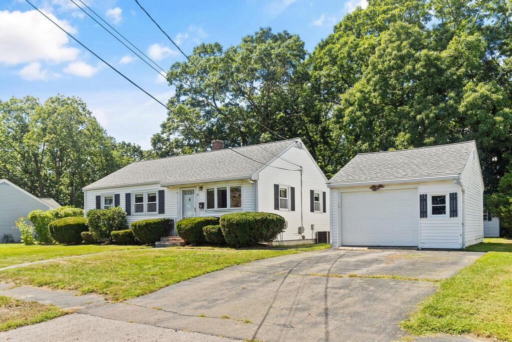54 Crestview Road Waltham, MA 02451 - Photo 2 of 30 Gallery Image 2
