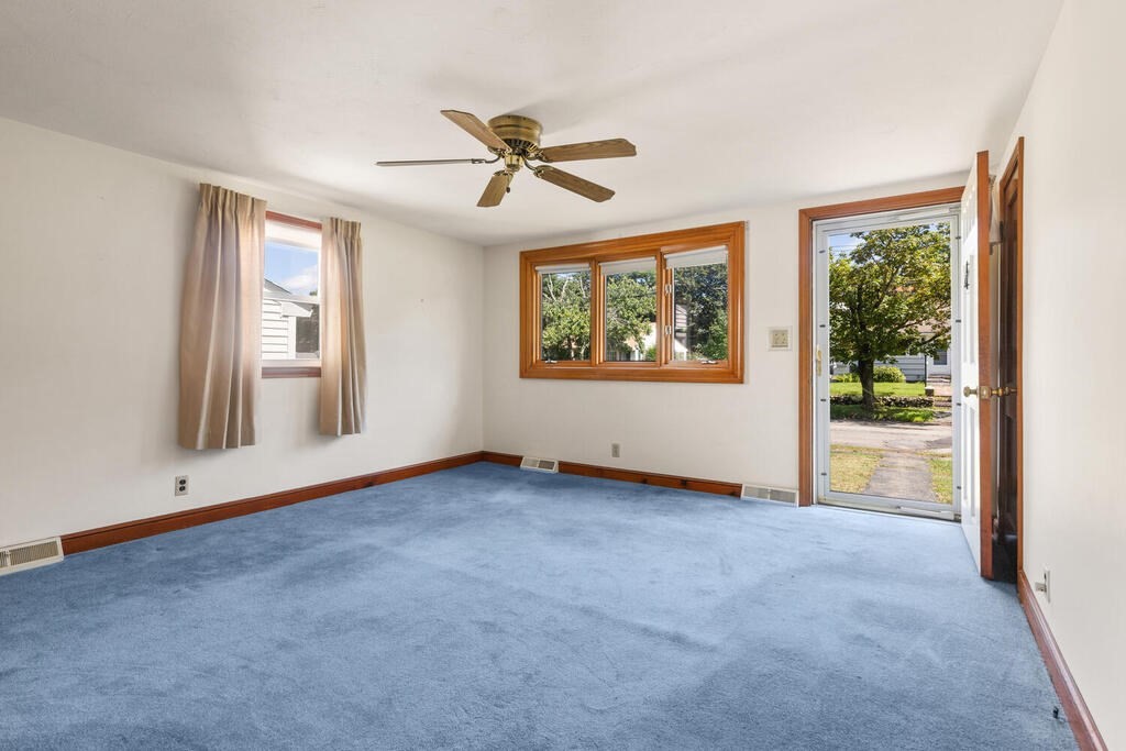 54 Crestview Road Waltham, MA 02451 - Photo 6 of 30 Gallery Image 6