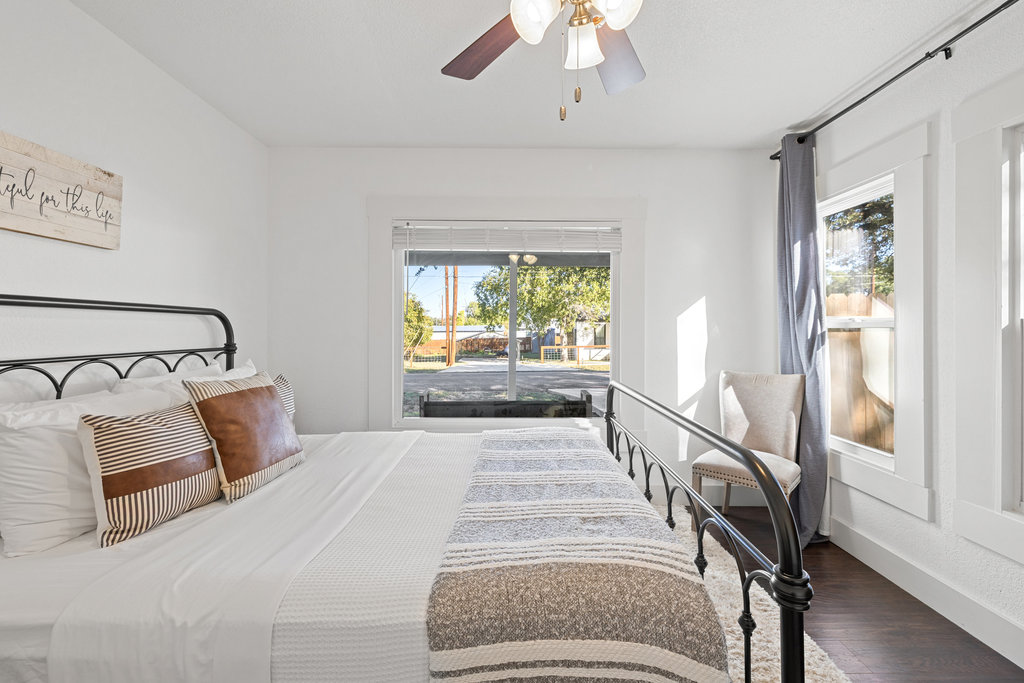 102 Ranchview Drive Johnson City, TX 78636 - Photo 21 of 37 a bedroom with a large bed and a window