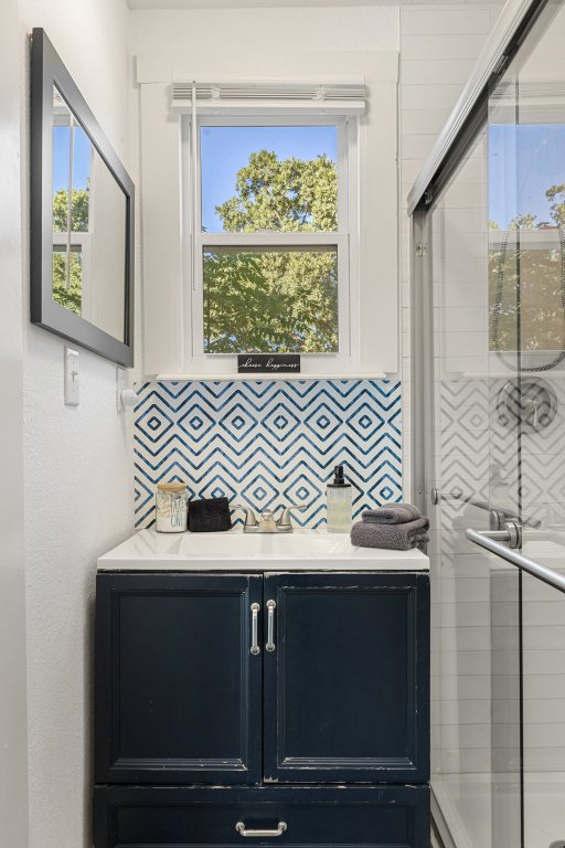 102 Ranchview Drive Johnson City, TX 78636 - Photo 27 of 37 a bathroom with a sink and a mirror