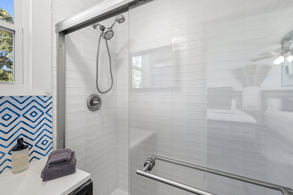 102 Ranchview Drive Johnson City, TX 78636 - Photo 28 of 37 a bathroom with a shower