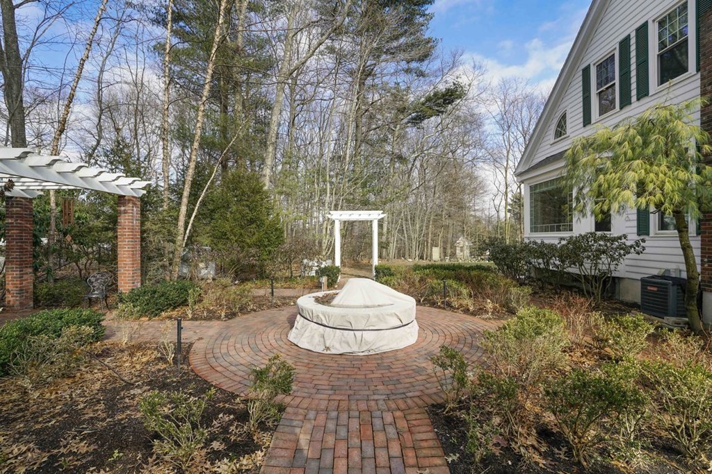 12 Fieldstone Path Walpole, MA 02081 - Photo 6 of 29 Gallery Image 6