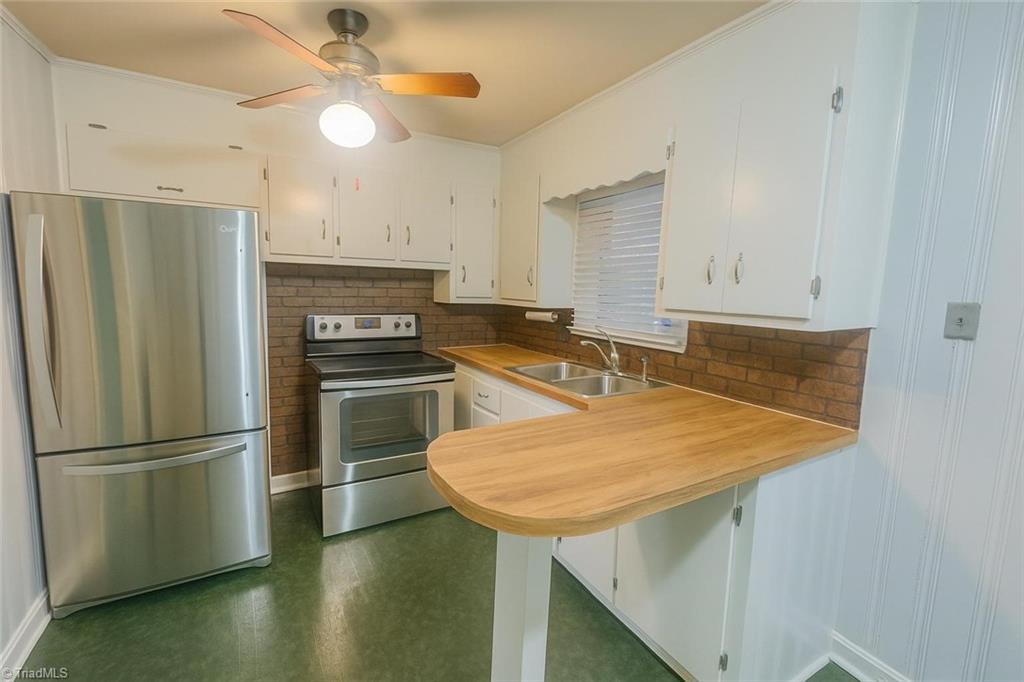 4106 Whitfield Road Winston-Salem, NC 27105 - Photo 5 of 11