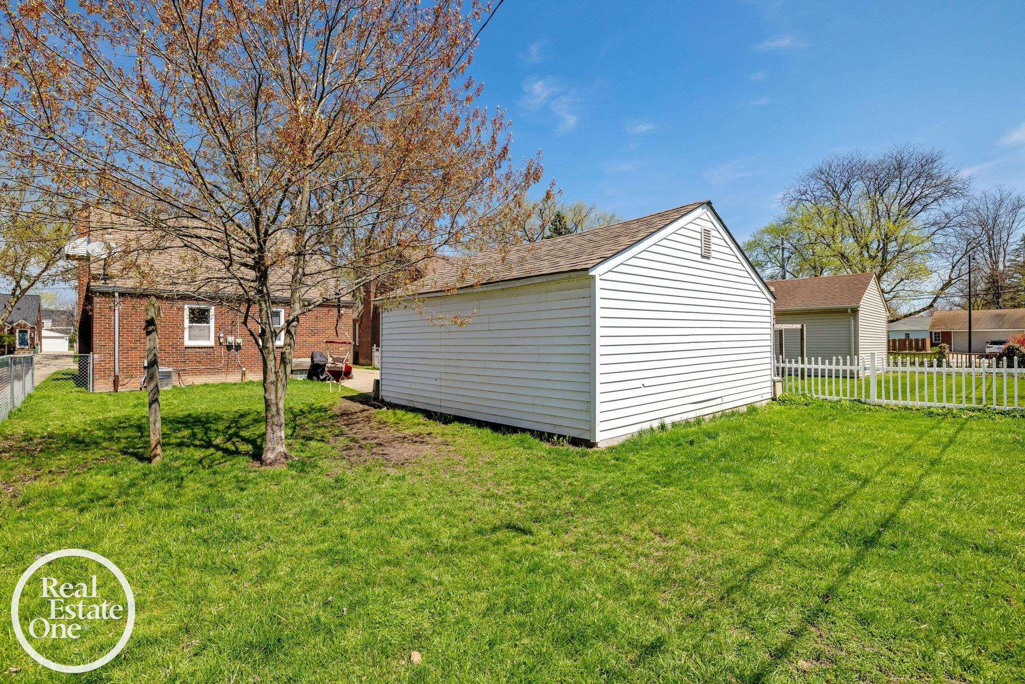 375 Ridgemont Road Grosse Pointe, MI 48236 - Photo 28 of 29 50172720-887cf937-ca0c-49c9-b085-57c3a7fc91d2.JPG