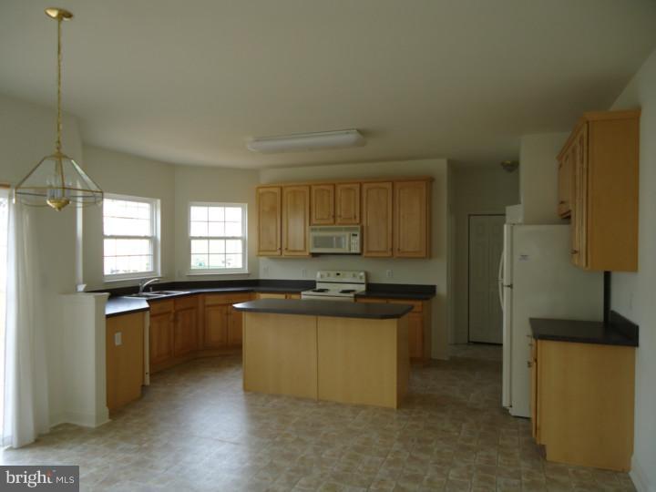 64 Savoy Road Newark, DE 19702 - Photo 2 of 15 Gallery Image 2