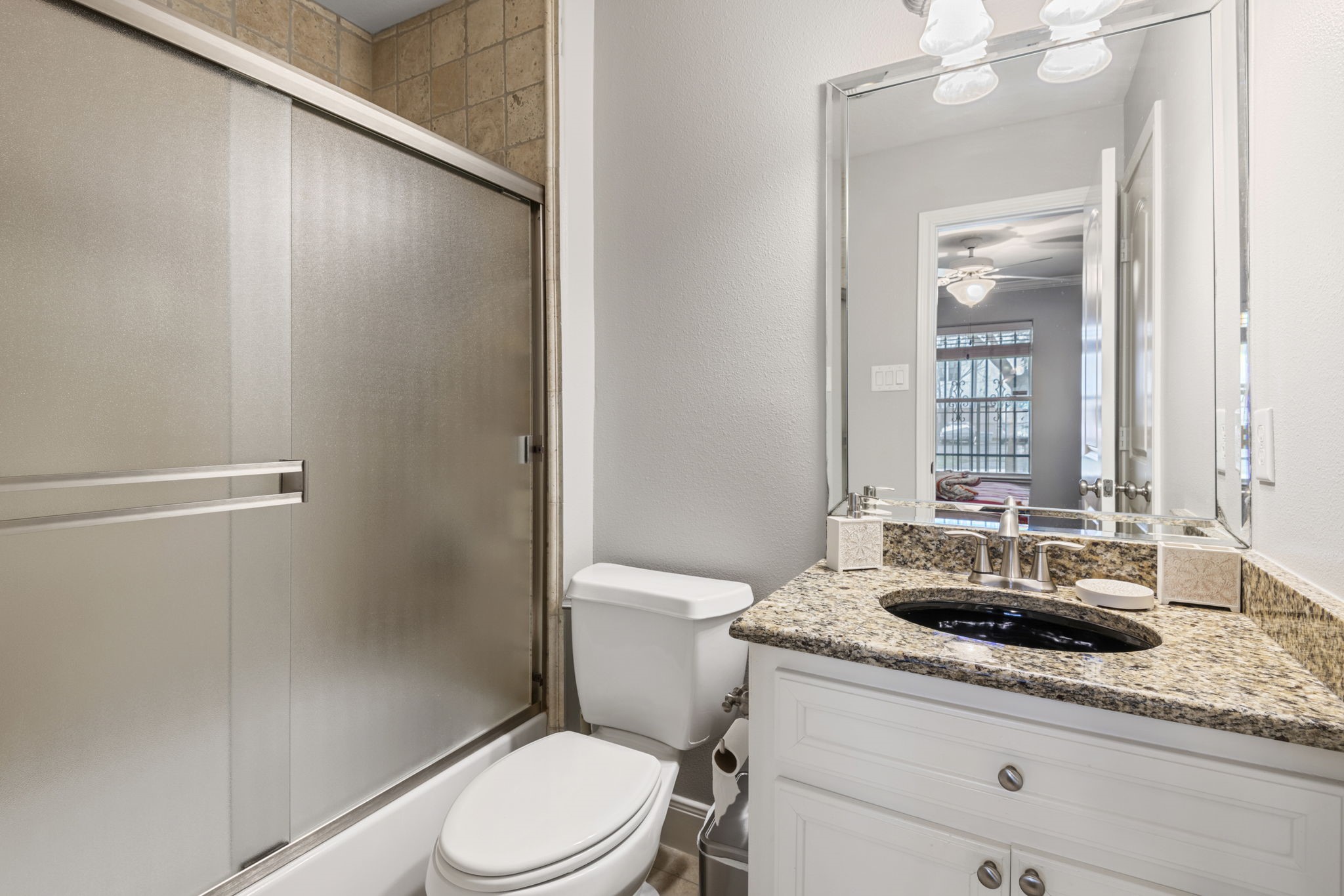 2204 Colorado Street Houston, TX 77007 - Photo 9 of 16