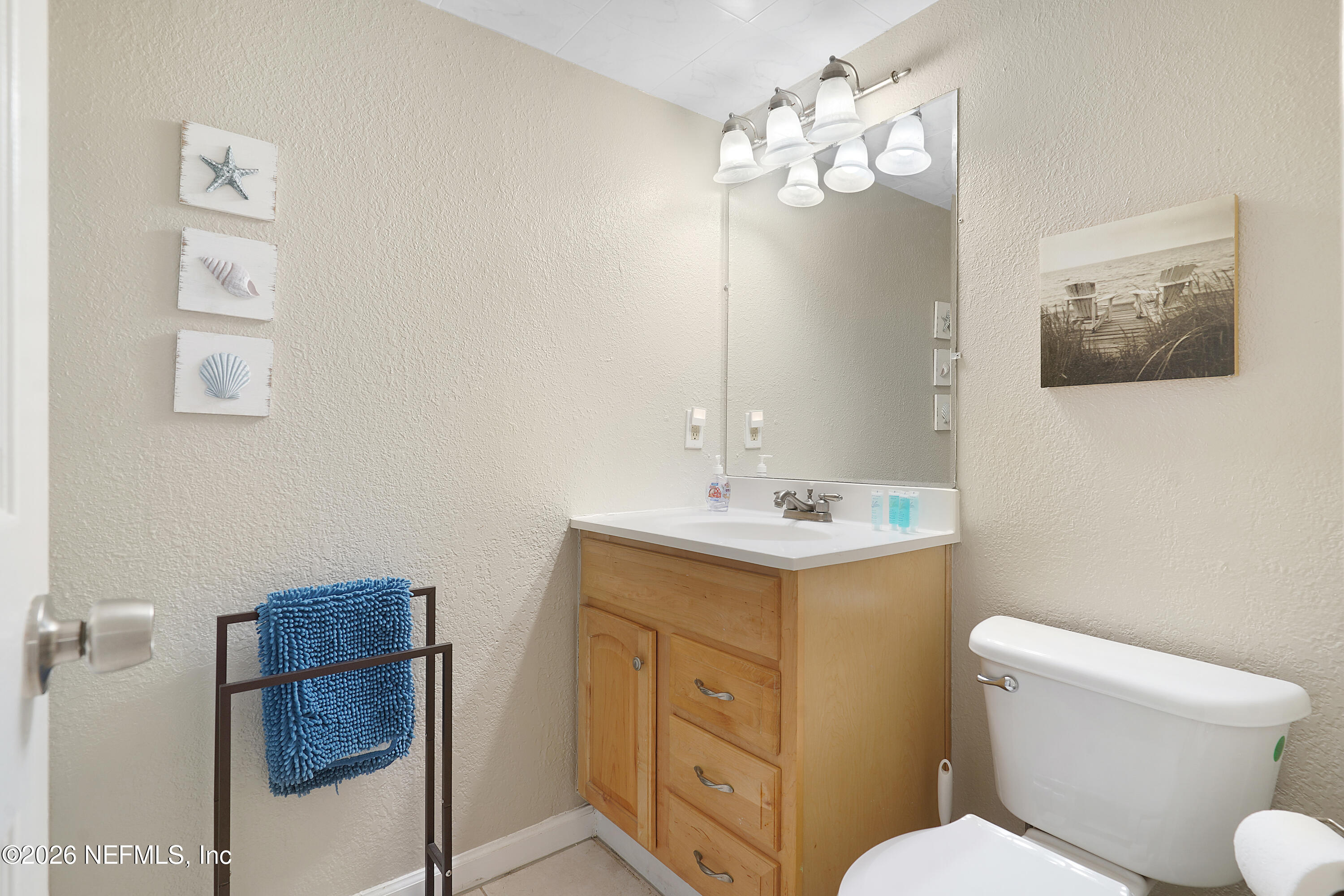 9 Clipper Court St. Augustine, FL 32080 - Photo 18 of 22 a bathroom with a toilet a sink and mirror