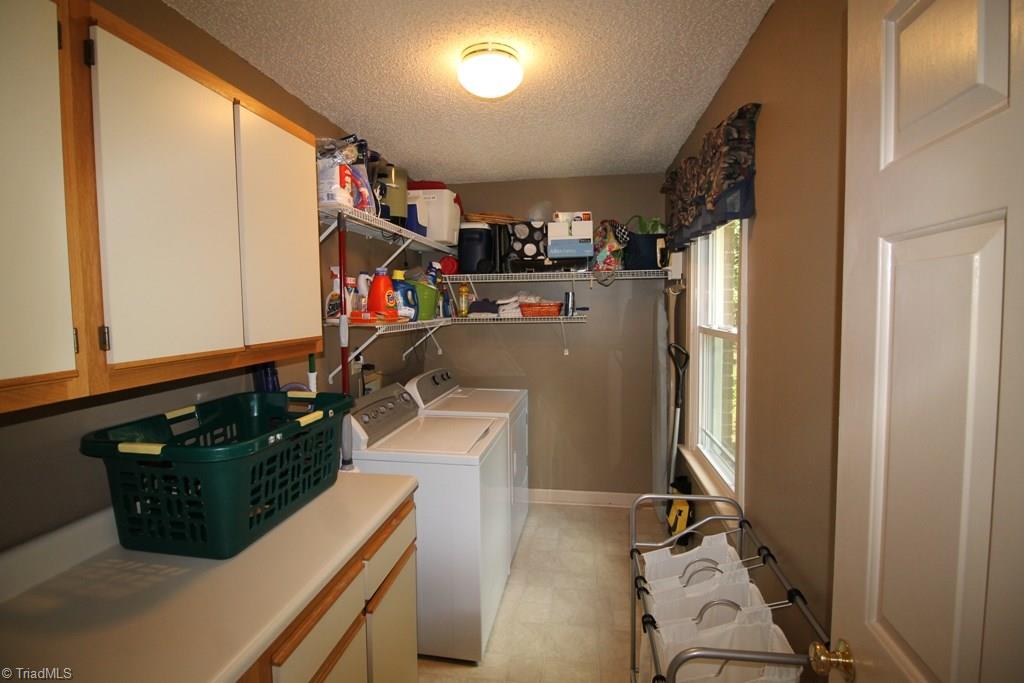 3821 Sandlewood Road High Point, NC 27265 - Photo 11 of 29 Gallery Image 11