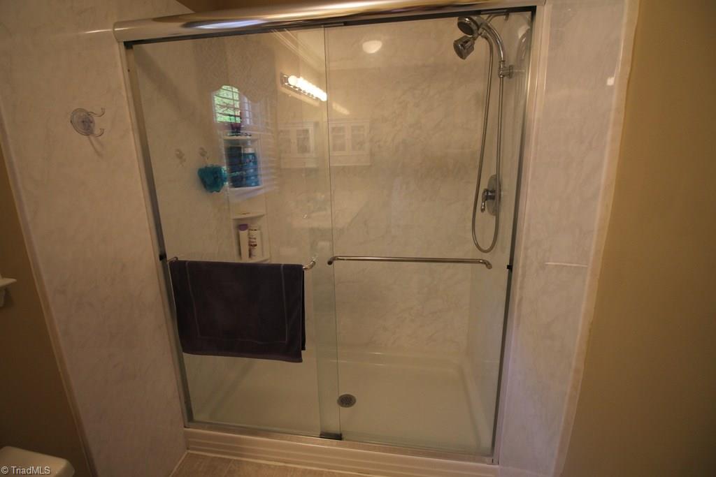 3821 Sandlewood Road High Point, NC 27265 - Photo 17 of 29 Gallery Image 17