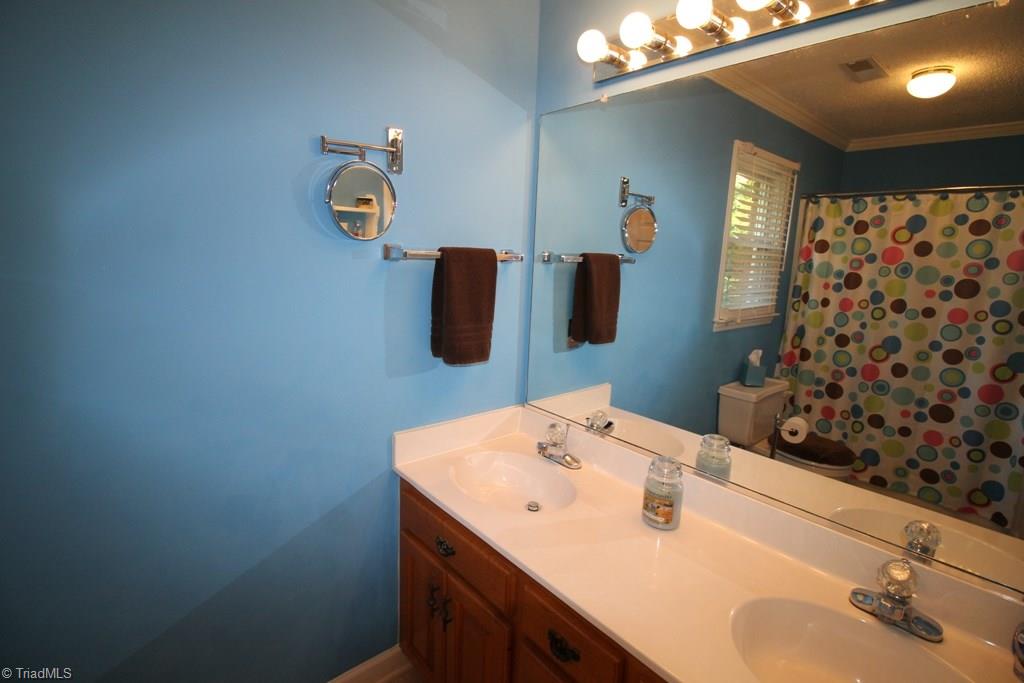 3821 Sandlewood Road High Point, NC 27265 - Photo 20 of 29 Gallery Image 20