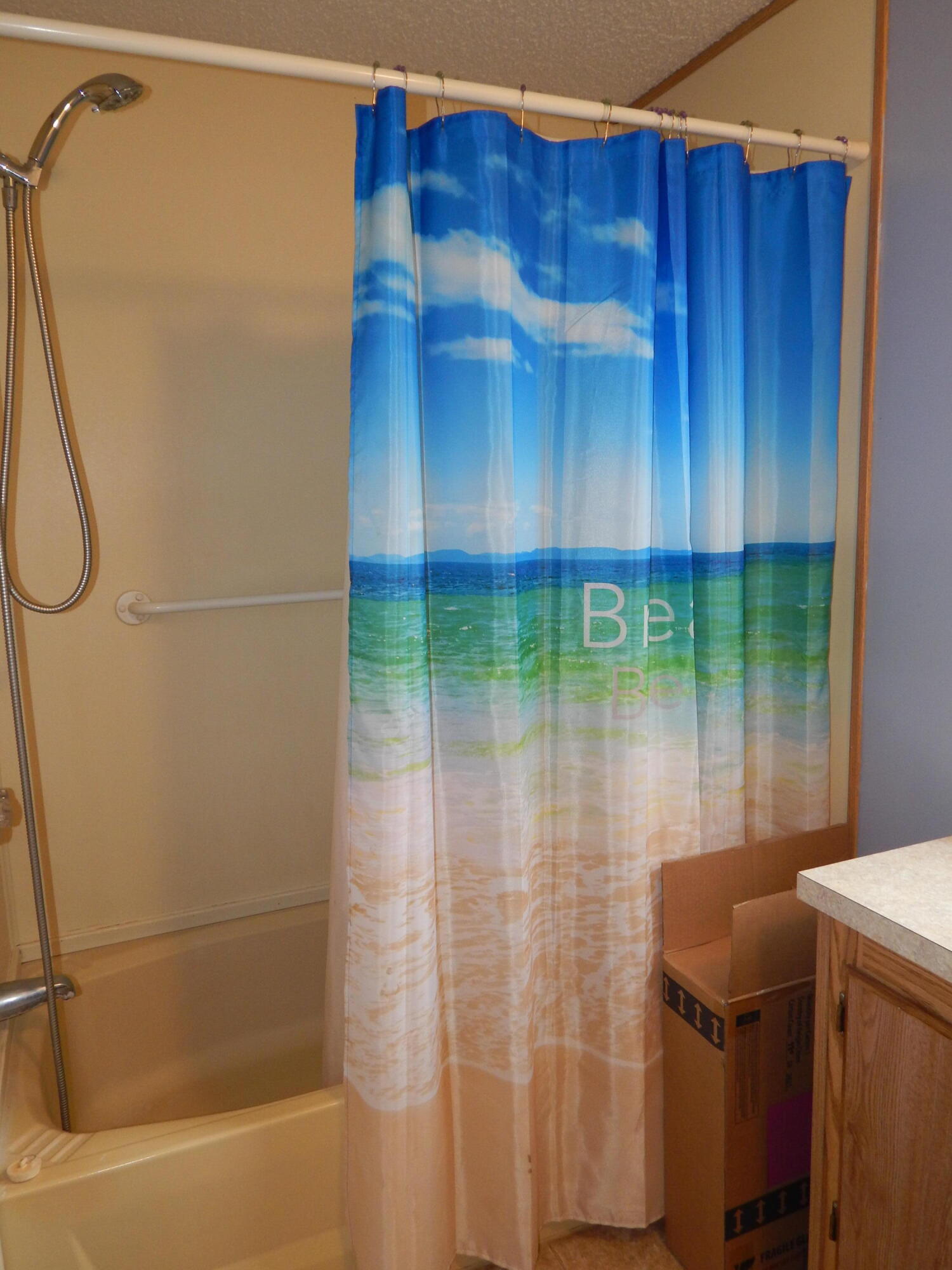 255 Colver Road, Unit 87 Talent, OR 97540 - Photo 16 of 20 Tub/shower
