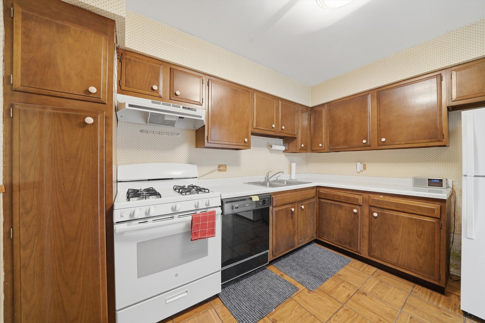 10361 Dearlove Road, Unit 2C Glenview, IL 60025 - Photo 10 of 16 Gallery Image 10
