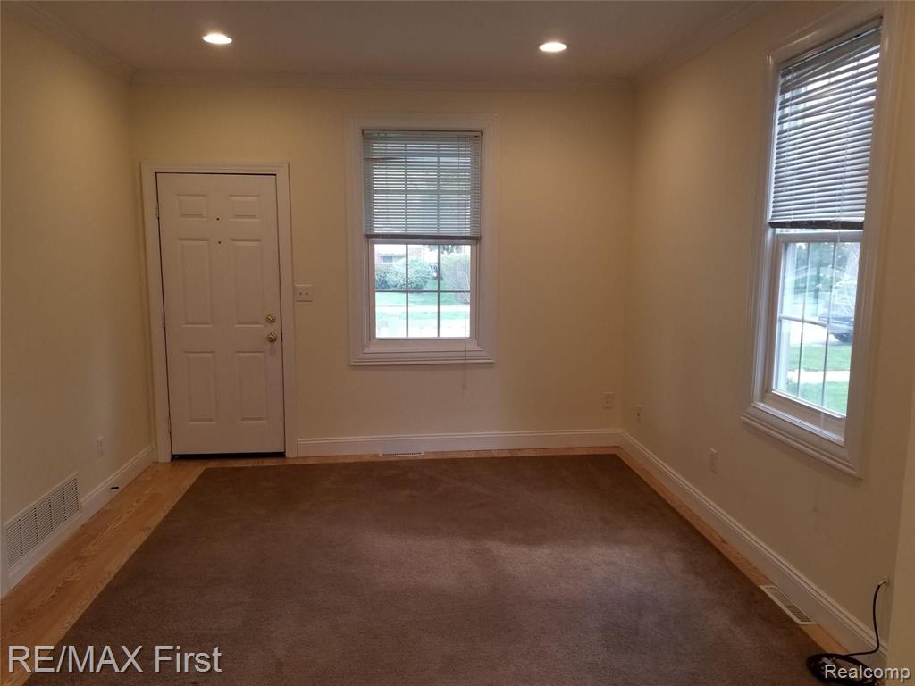 2239 Ridgemont Road Grosse Pointe, MI 48236 - Photo 6 of 19