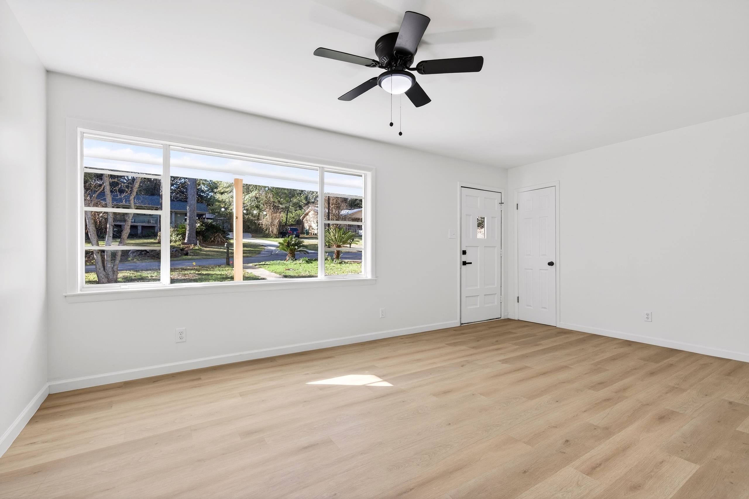 30902 Stanton Road Daphne, AL 36527 - Photo 22 of 27 Living Room