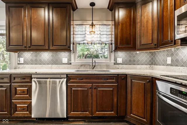 $549,999 | 10726 Lakeview Drive, Carmel, IN 46033